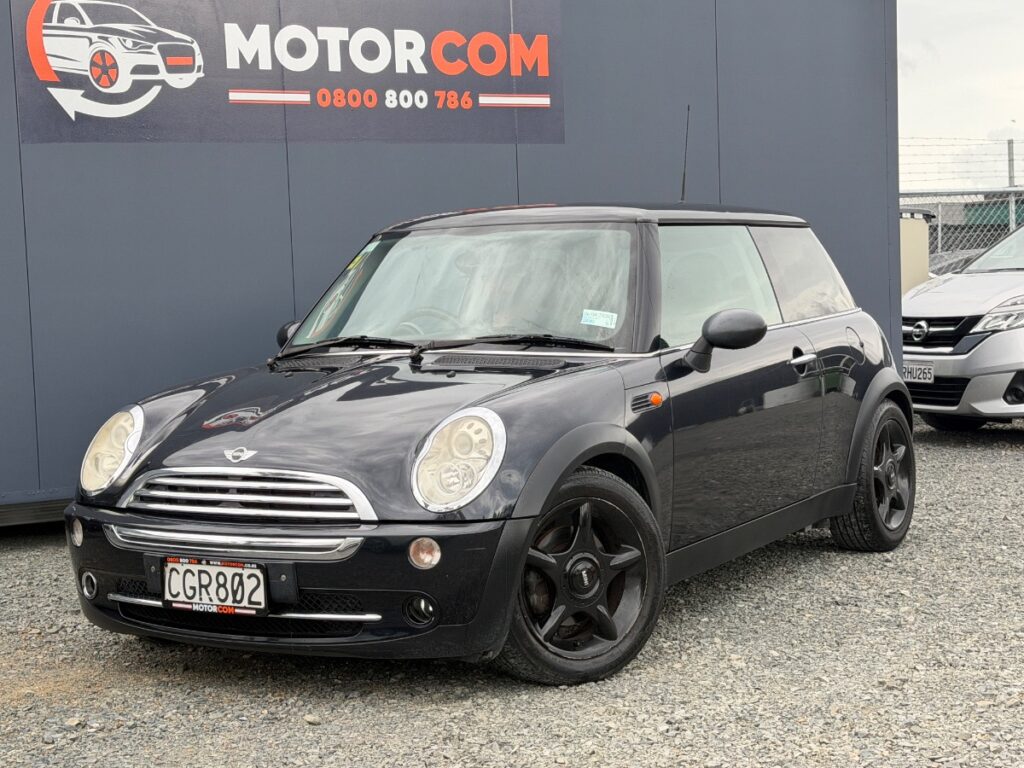 front side view of 2004 MINI Cooper