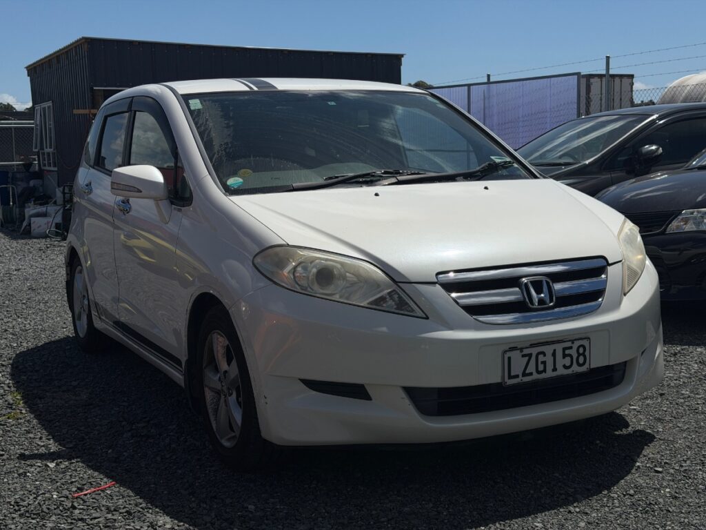 front side view of 2005 Honda EDIX