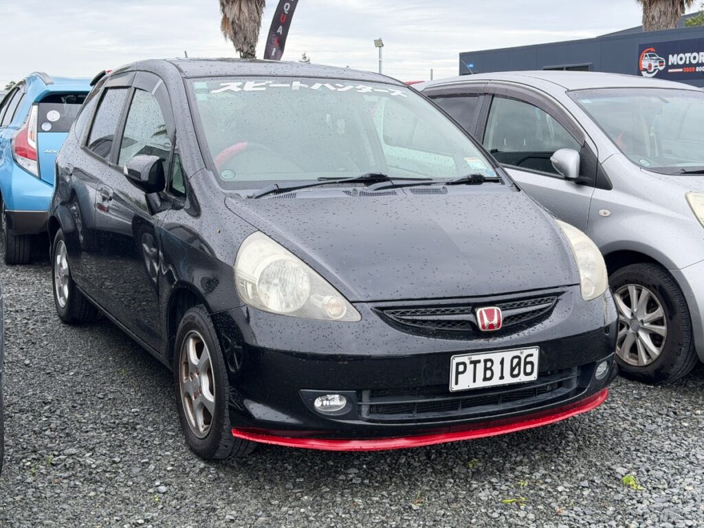 side view of 2007 Honda Fit