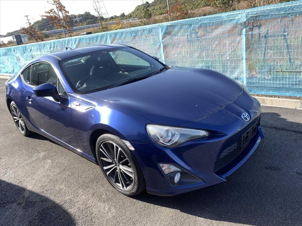 front side view of 2012 Toyota 86