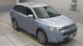 side view of 2013 Mitsubishi Outlander
