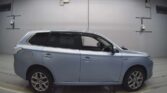 full side view of 2013 Mitsubishi Outlander