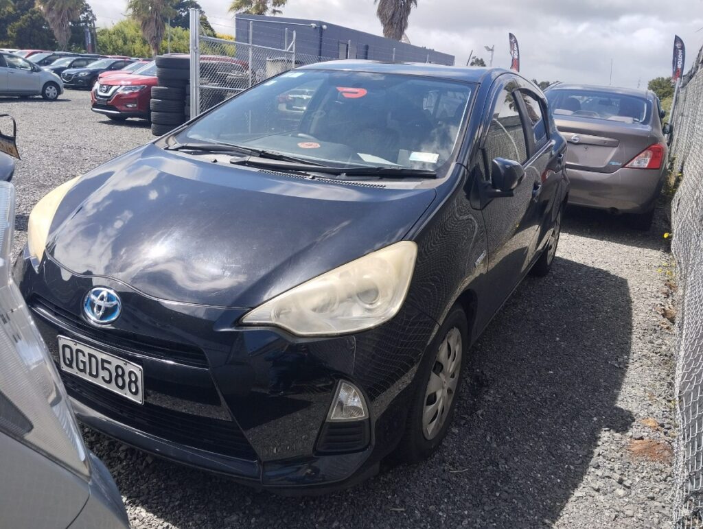 front side view of 2013 Toyota Aqua