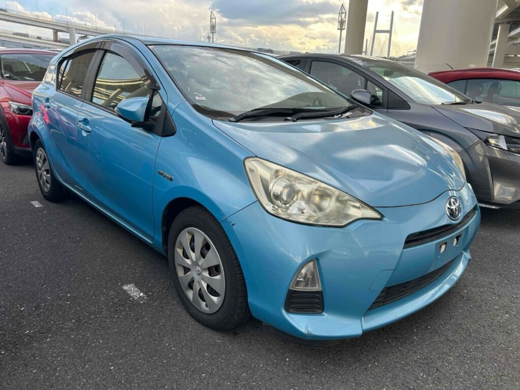 front side view of 2013 Toyota Aqua