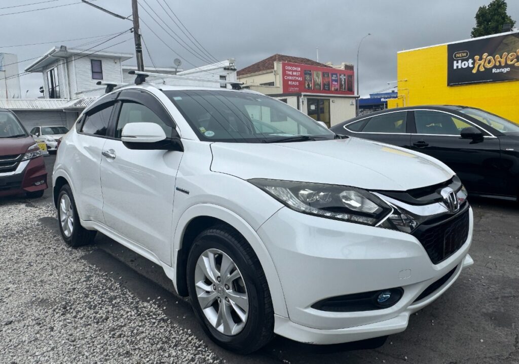 side view of 2014 Honda Vezel