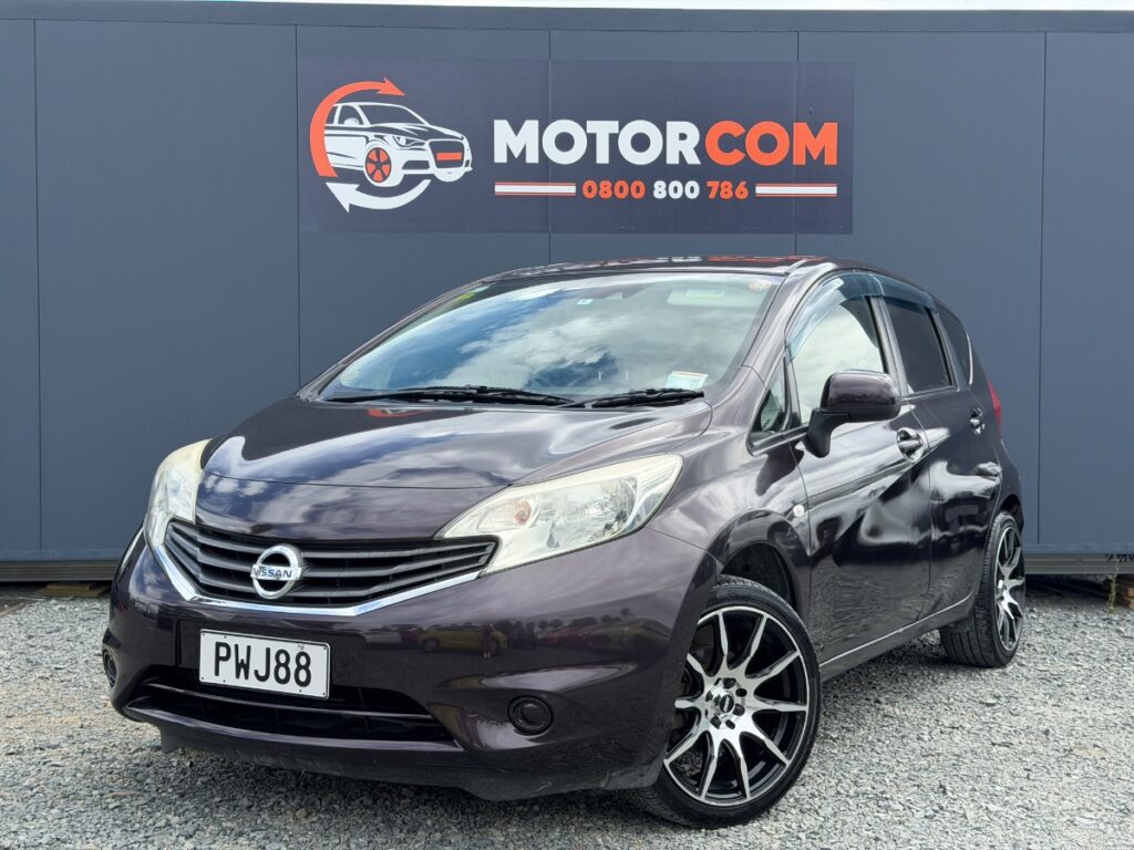 front side view of 2014 Nissan Note