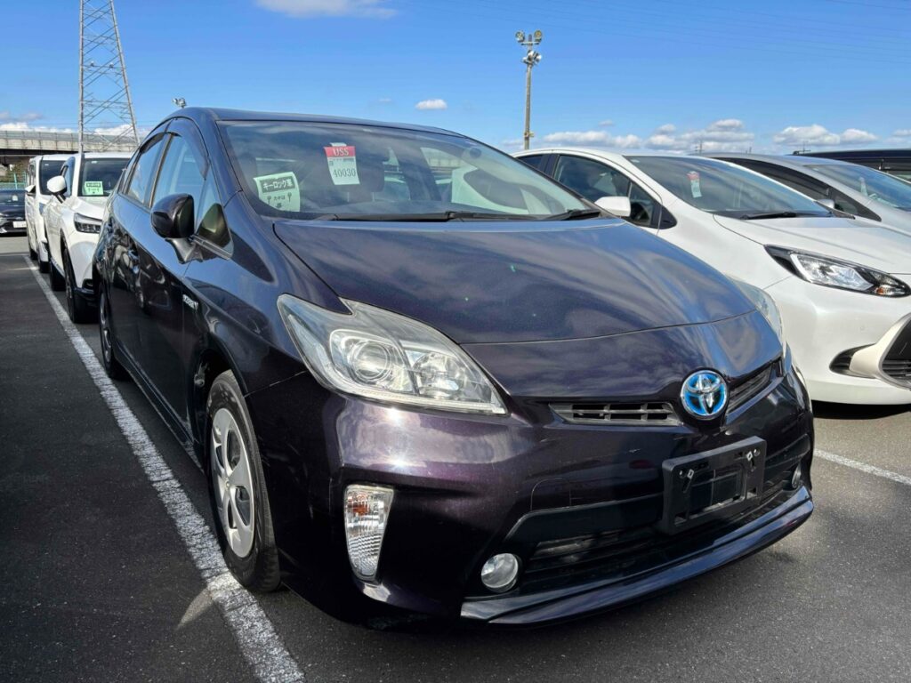 front side view of 2014 Toyota Prius