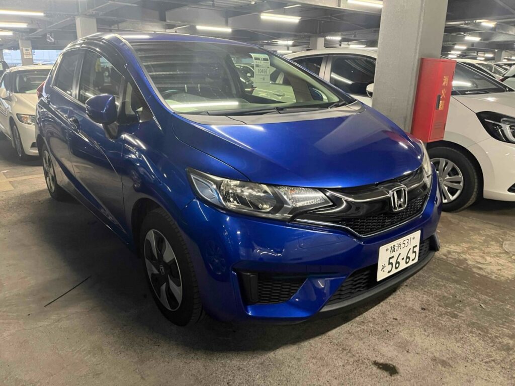 side view of 2015 Honda Fit