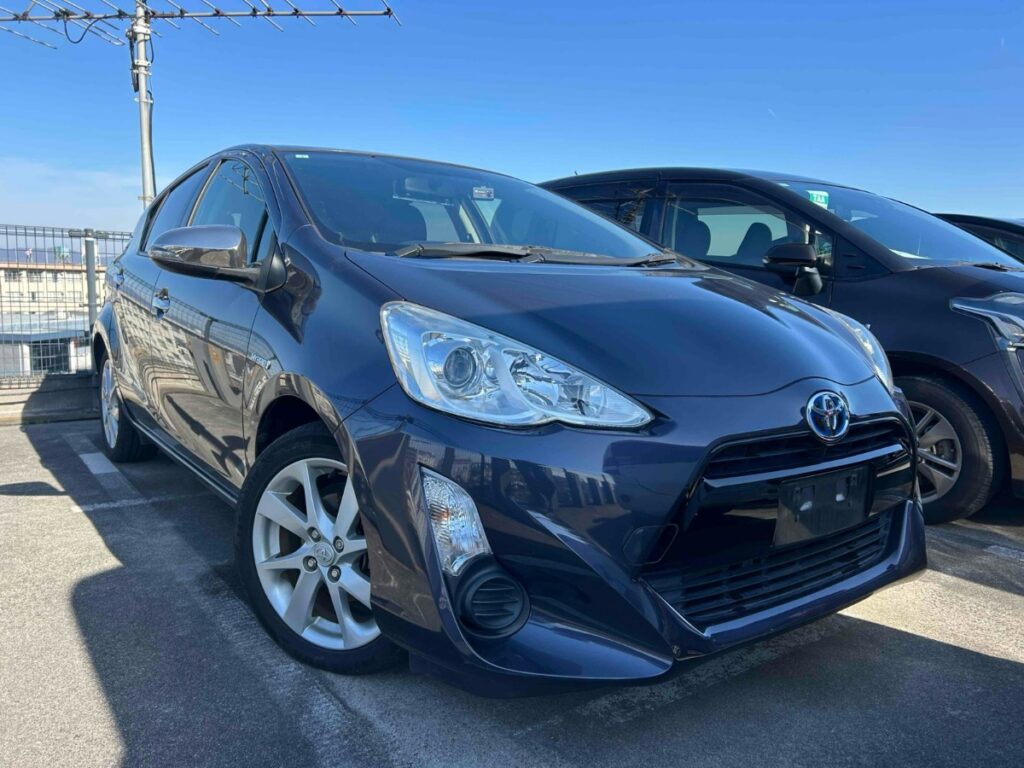 front side view of 2015 Toyota Aqua