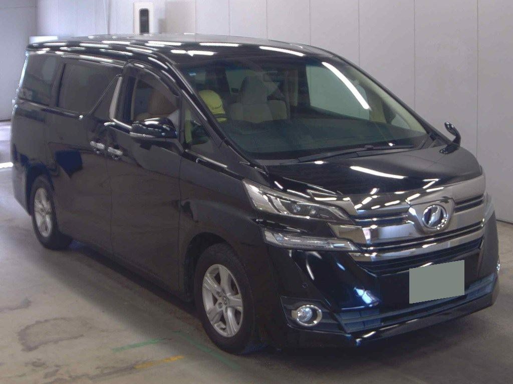 side view of 2015 Toyota Vellfire