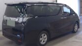 full side view of 2015 Toyota Vellfire