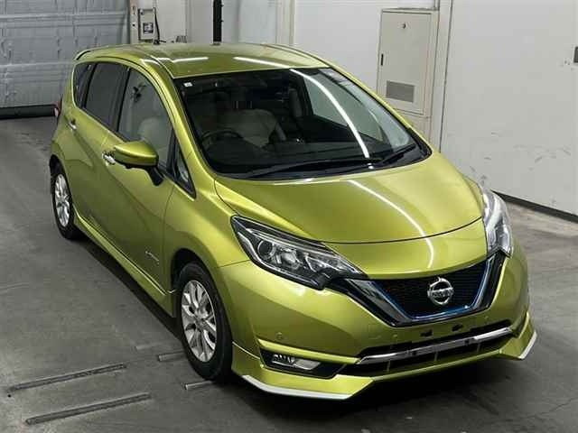 front side view of 2016 Nissan Note