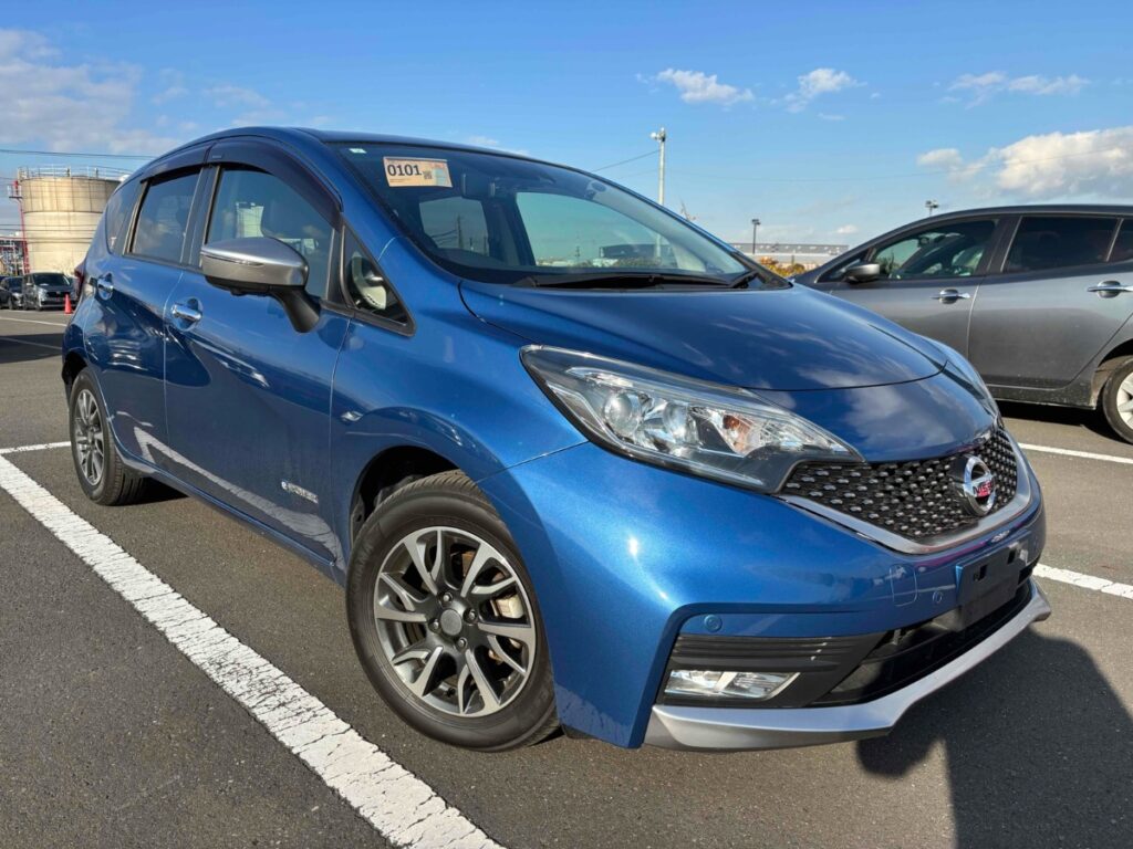 front side view of 2017 Nissan Note