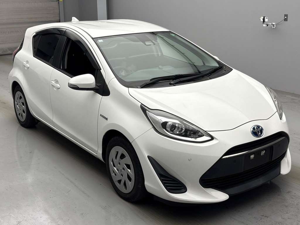 front side view of 2018 Toyota Aqua