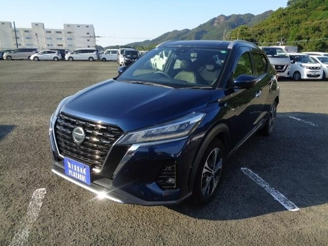 front side view of 2020 Nissan Kicks