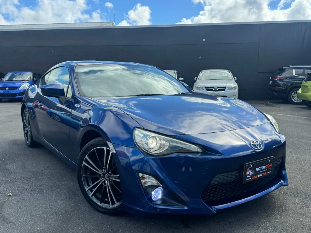 front side view of 2012 Toyota 86