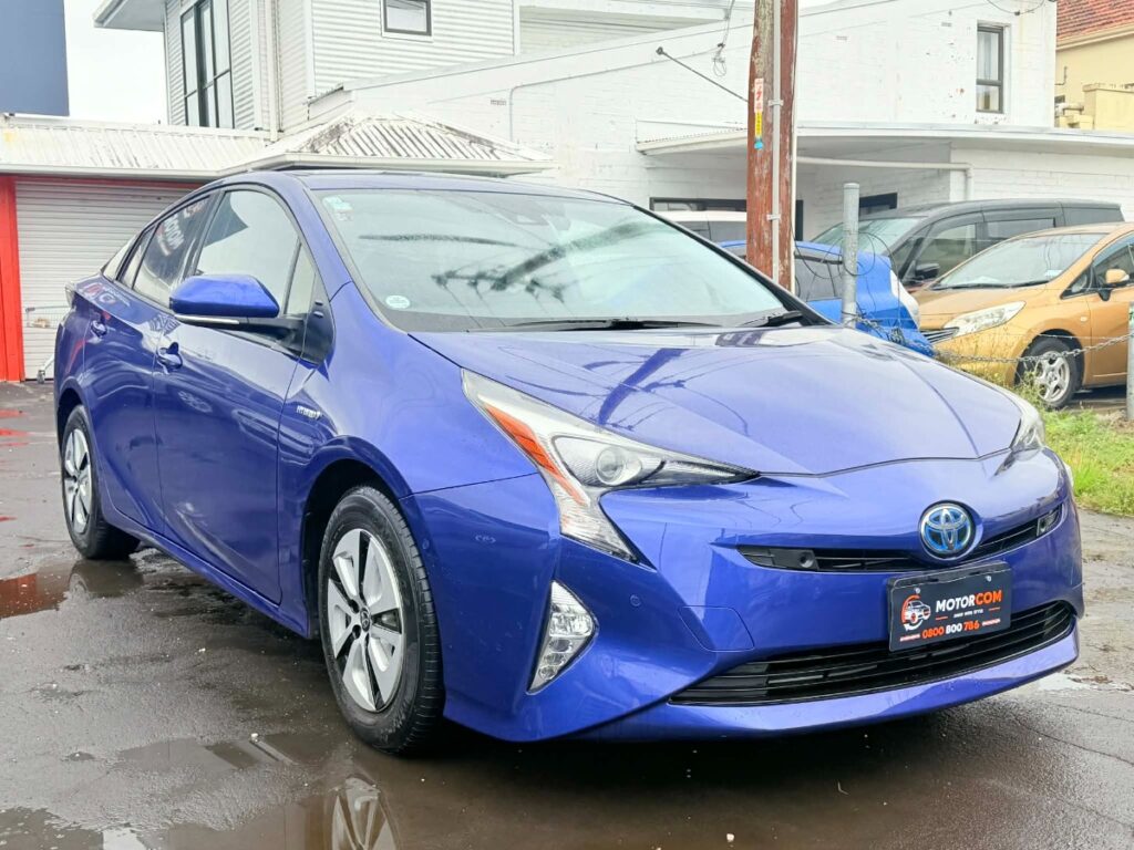 front side view of 2016 Toyota Prius