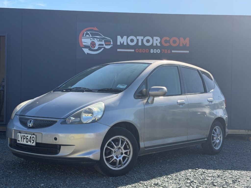 front side view of 2005 Honda Fit