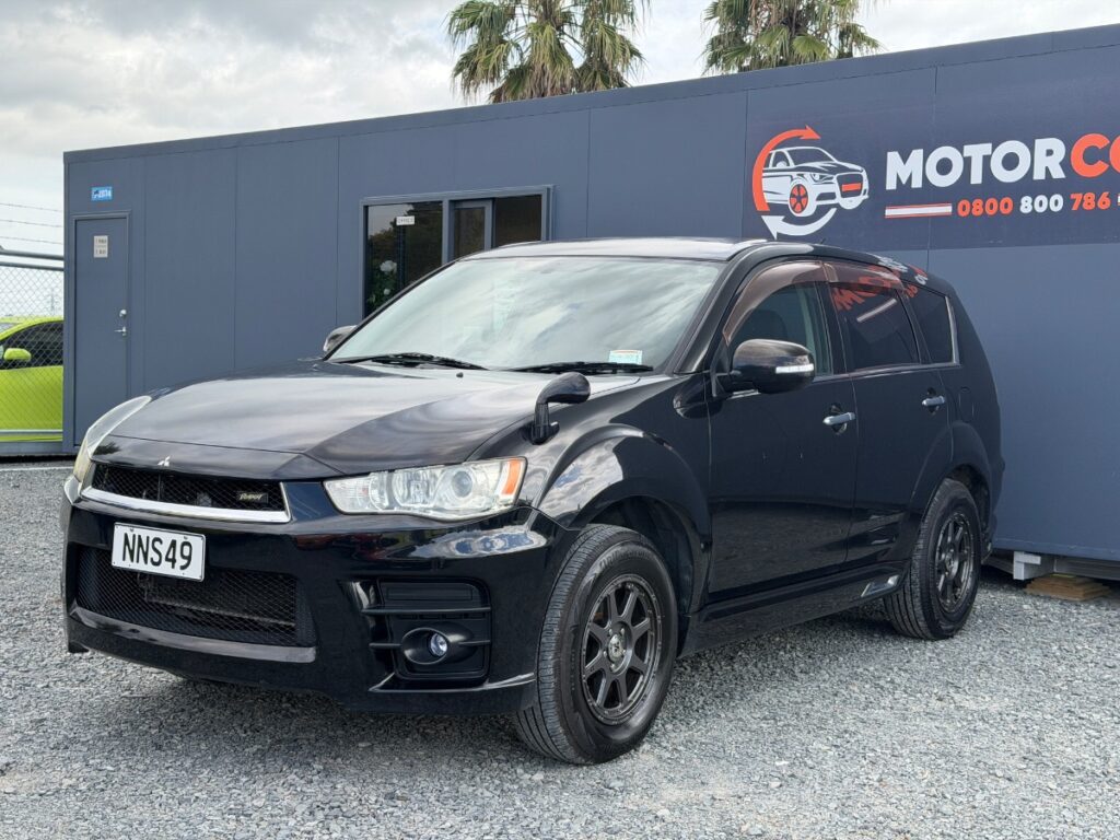 front side view of 2010 Mitsubishi Outlander