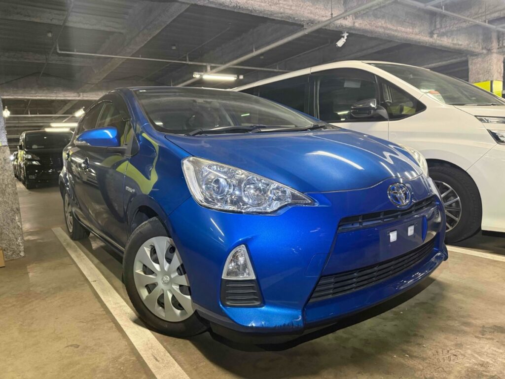 side view of 2013 Toyota Aqua