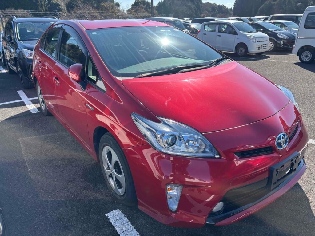front side view of 2013 Toyota Prius