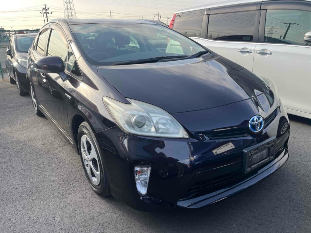 front side view of 2013 Toyota Prius