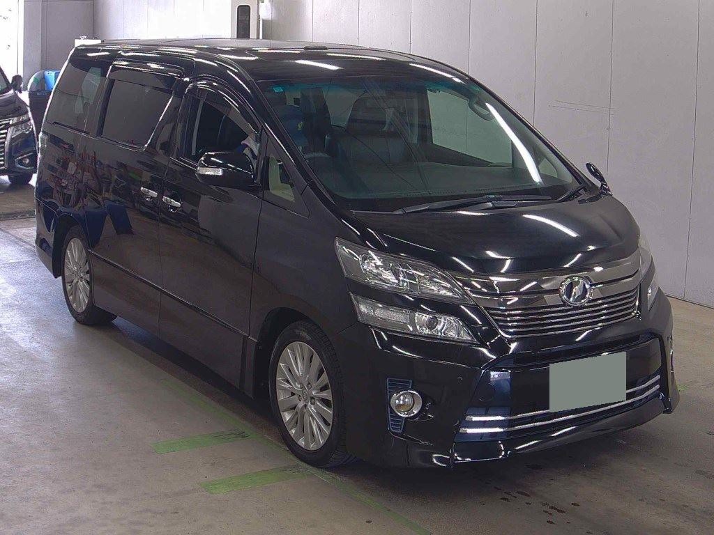 front side view of 2013 Toyota Vellfire