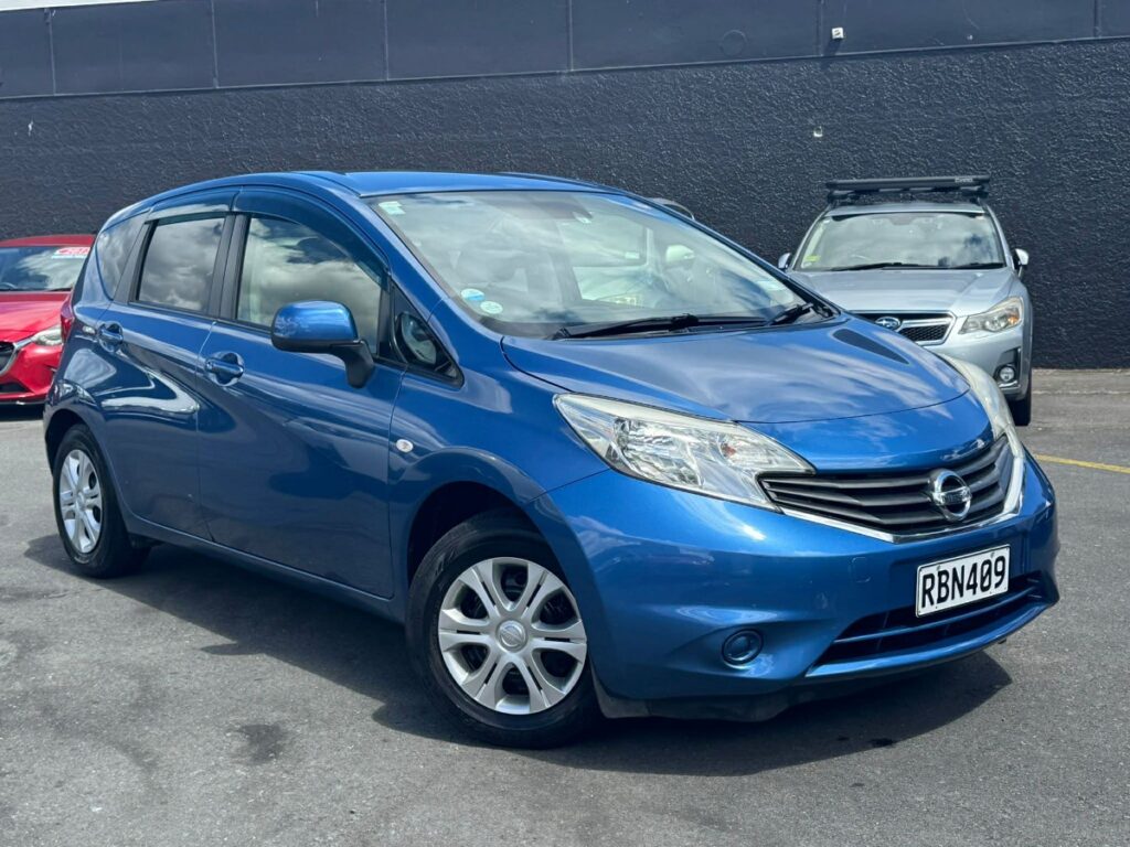front side view of 2014 Nissan Note