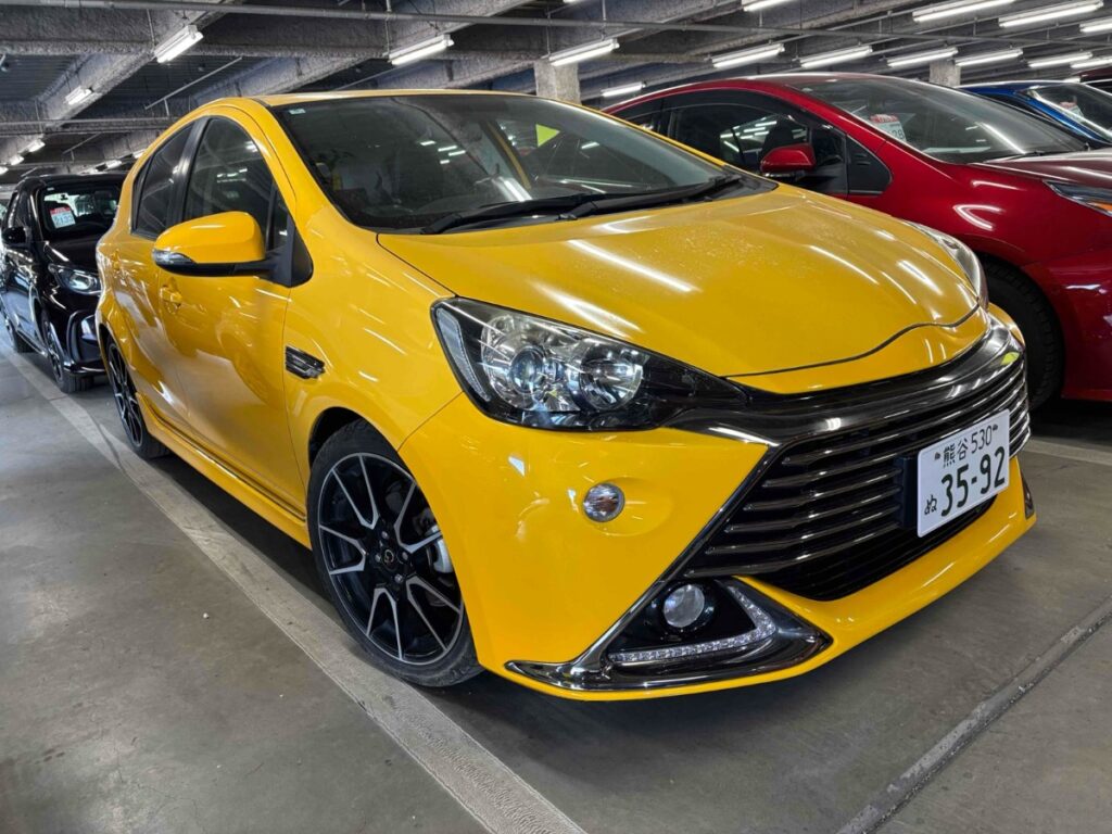 front side view of 2014 Toyota Aqua