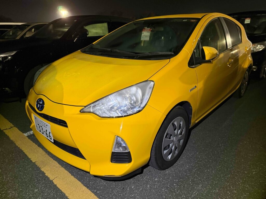 front side view of 2014 Toyota Aqua