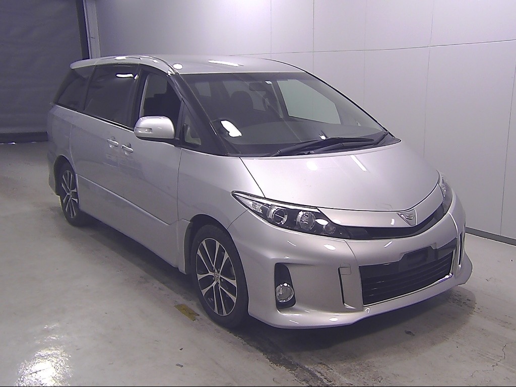 side view of 2014 Toyota Estima
