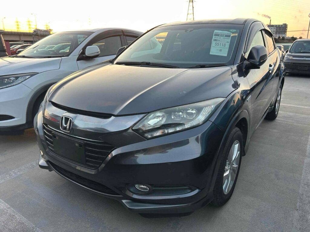 front side view of 2015 Honda Vezel