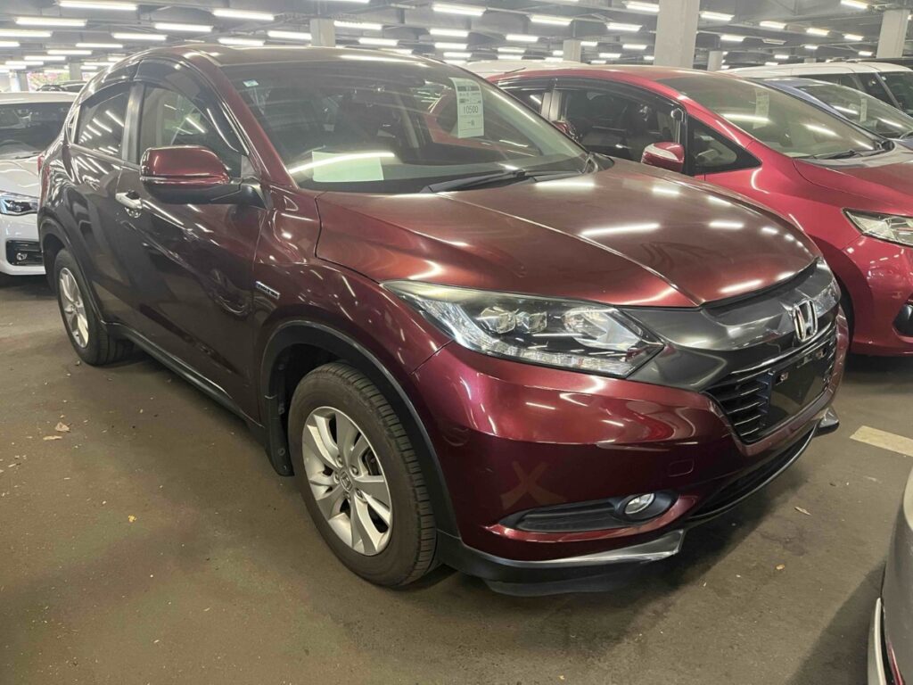 front side view of 2015 Honda Vezel