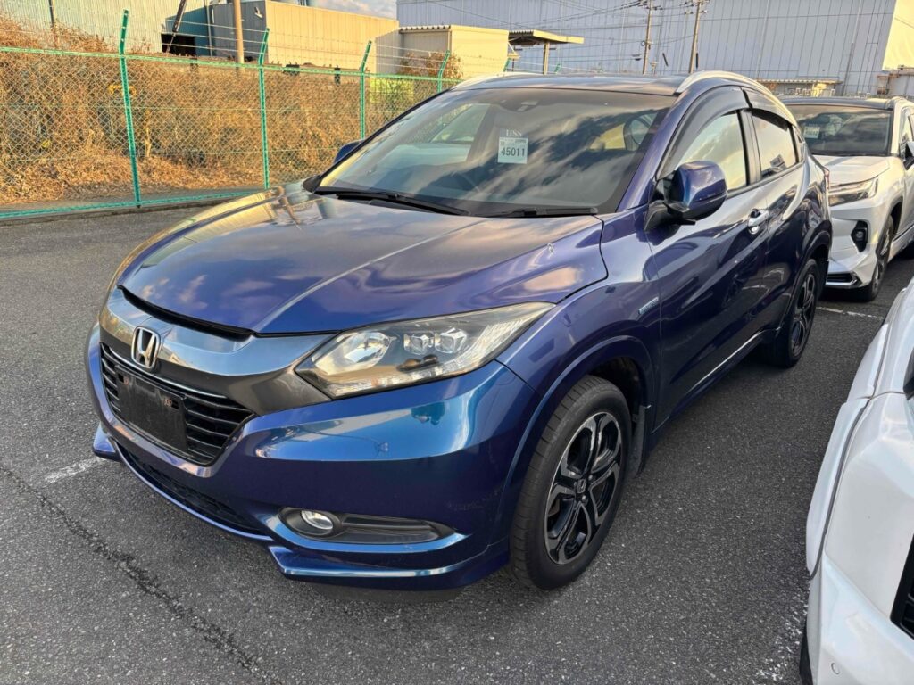 front side view of 2015 Honda Vezel