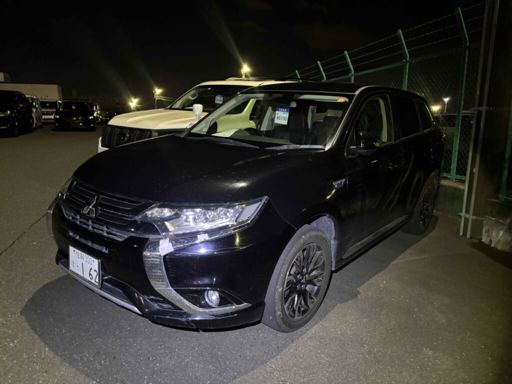 front side view of 2015 Mitsubishi Outlander