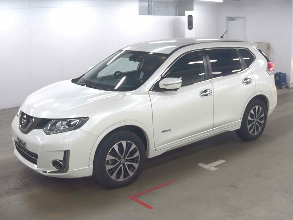 front side view of 2017 Nissan X-Trail