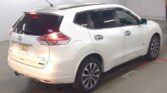 full side view of 2017 Nissan X-Trail