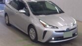 front side view of 2019 Toyota Prius