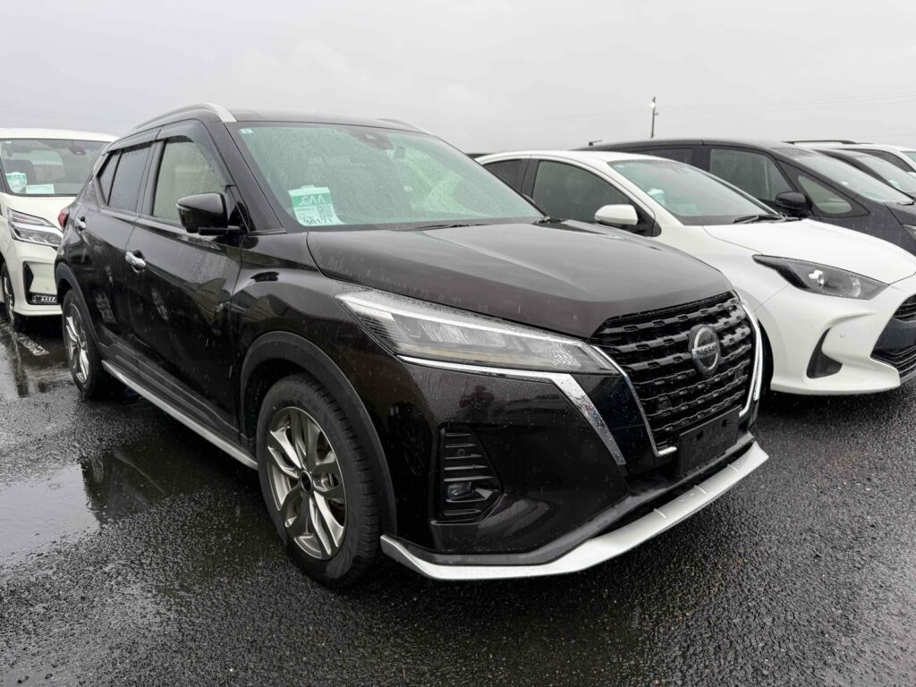 front side view of 2021 Nissan Kicks