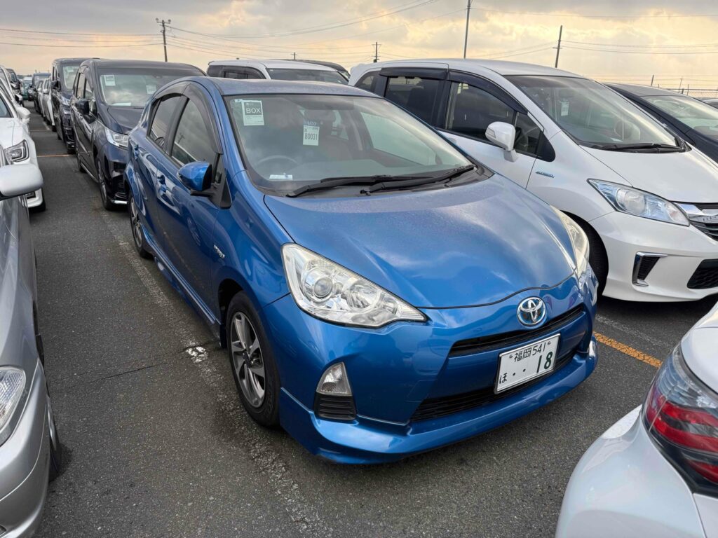 front side view of 2014 Toyota Aqua