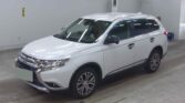 full side view of 2017 Mitsubishi Outlander