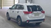 back view of 2017 Mitsubishi Outlander