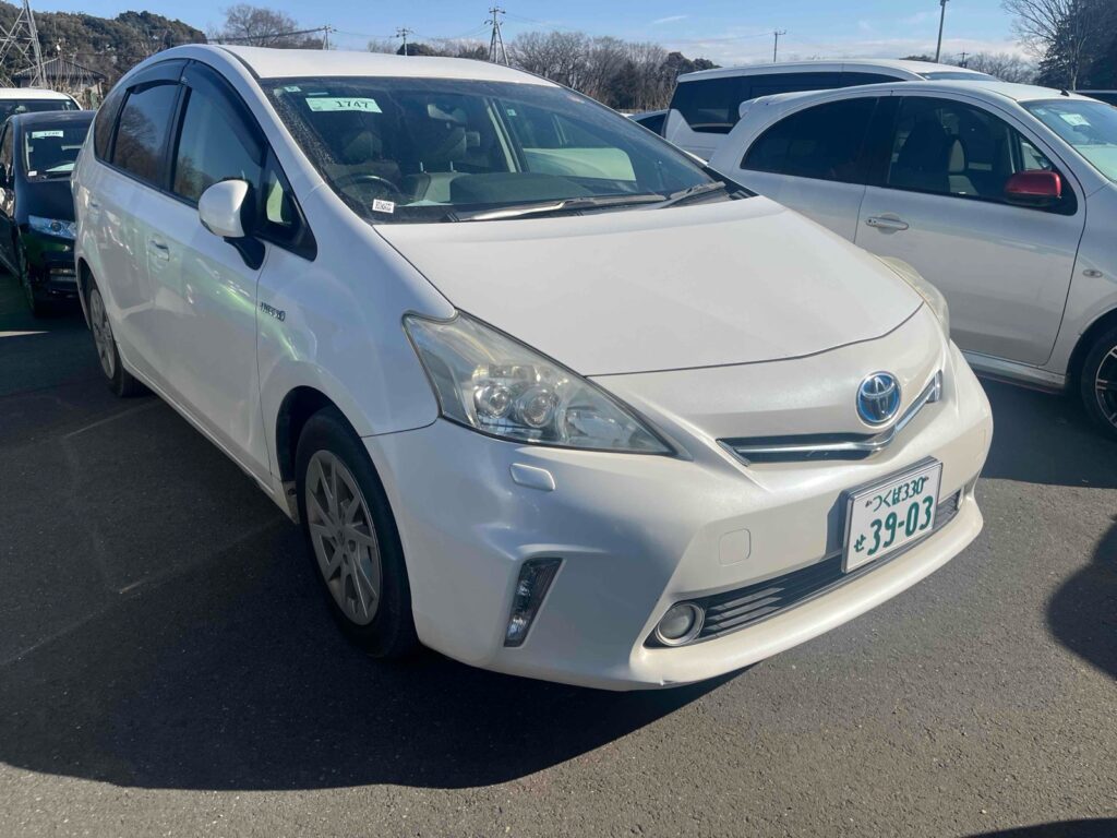 side view of 2012 Toyota Prius