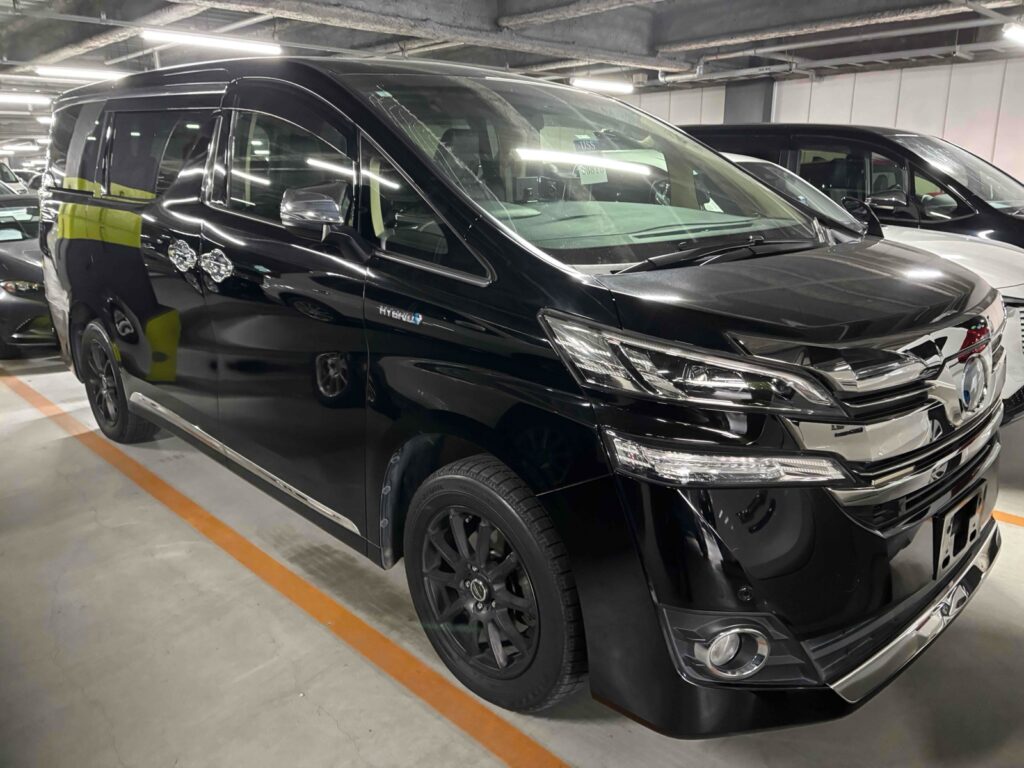 side view of 2017 Toyota Vellfire